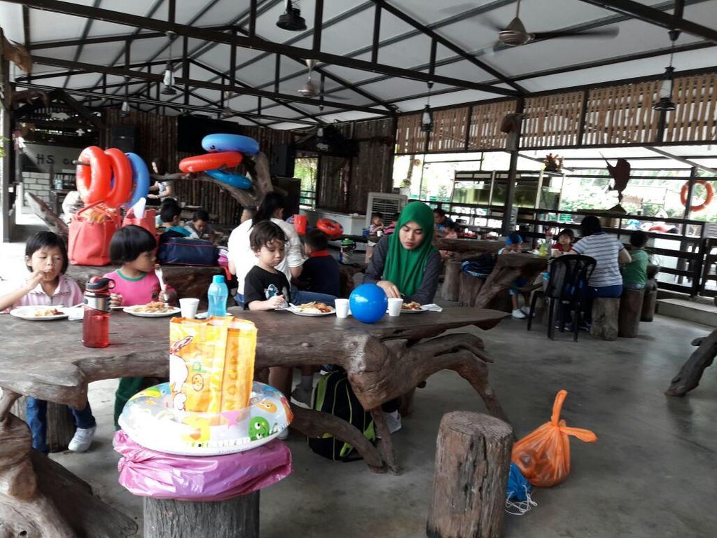 Hotel Hs Farm Waterpark Muar Exterior foto