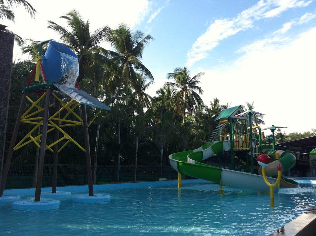 Hotel Hs Farm Waterpark Muar Exterior foto